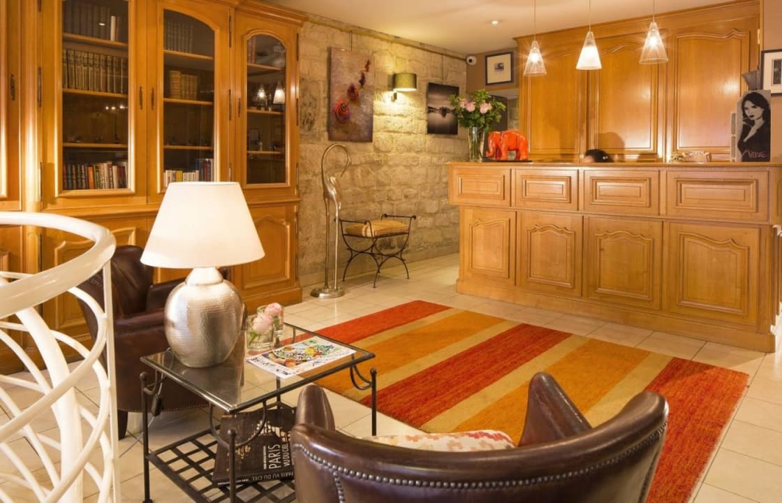 Reception Hotel des Arts Montmatre