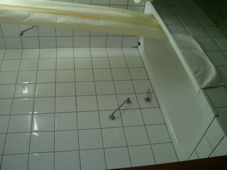 Badewanne und Dusche Hunguest Hotel Millennium