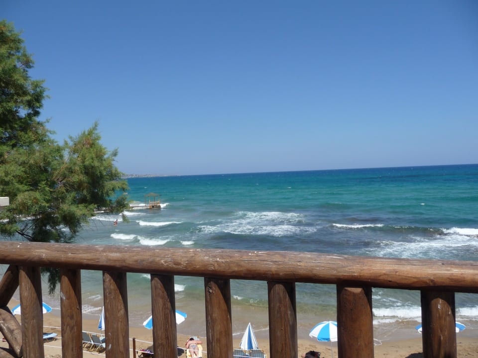 Blick vom 2. Pool zum Strand Alexander Beach Hotel & Village Resort
