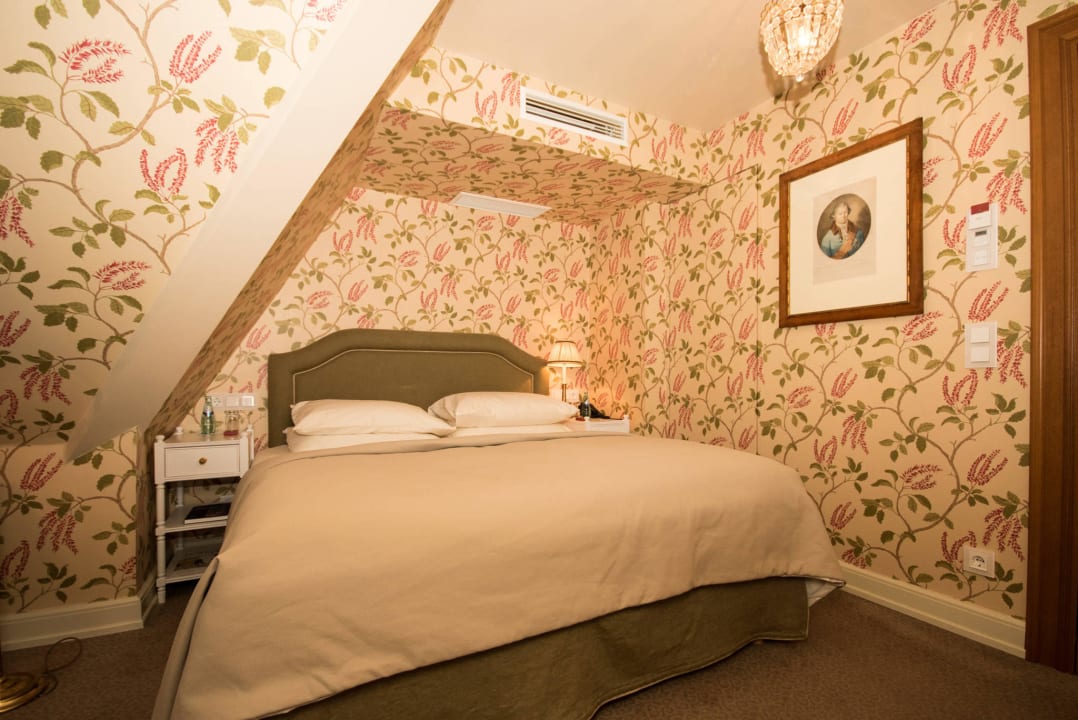 Zimmer im Dachgeschoss Schlosshotel Kronberg