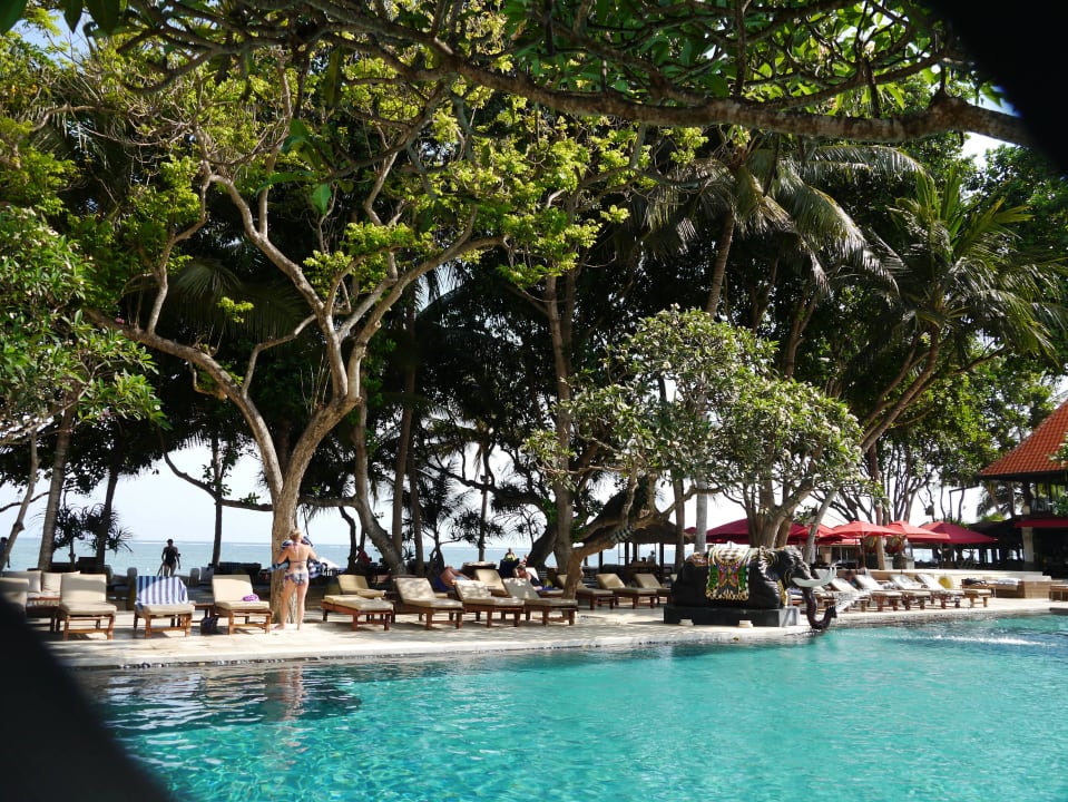 Pool nahe Strand Puri Santrian