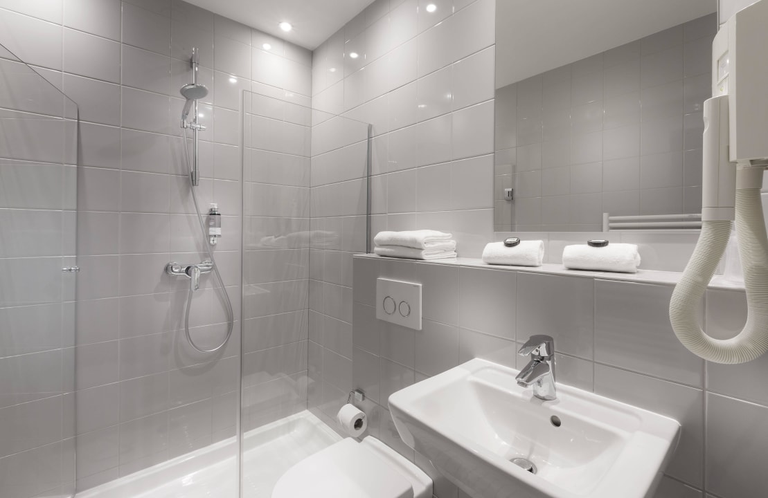 Superior room - bathroom Libertel Montmartre Opéra