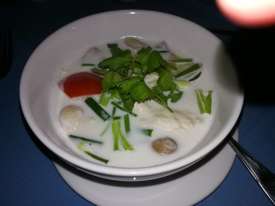 Chicken-Kokossuppe im Maya (hauseigenes Restaurant) The Briza Beach Resort Khaolak