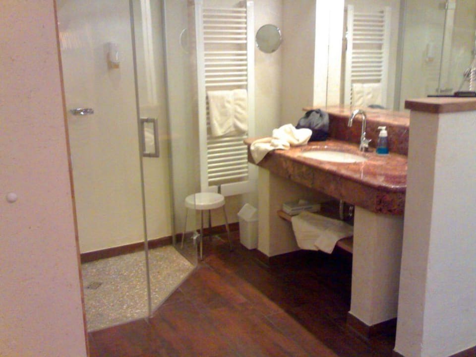 Badezimmer Juniorsuite Drachenfeuer/Drachennest Hotel Feuriger Tatzlwurm