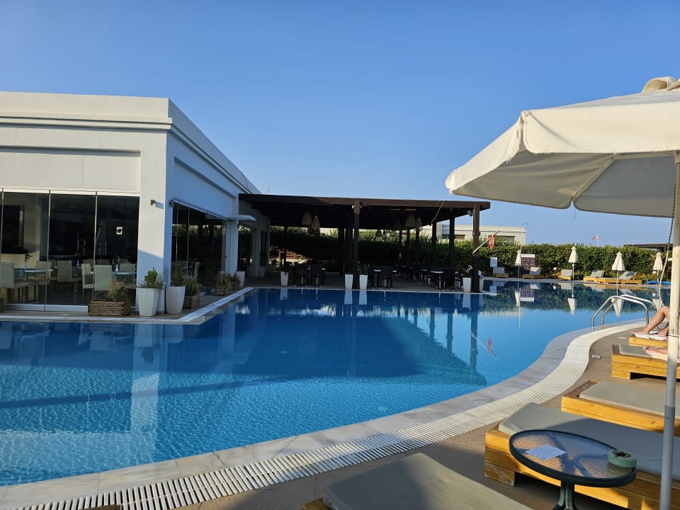 Pool Asterias Beach Resort