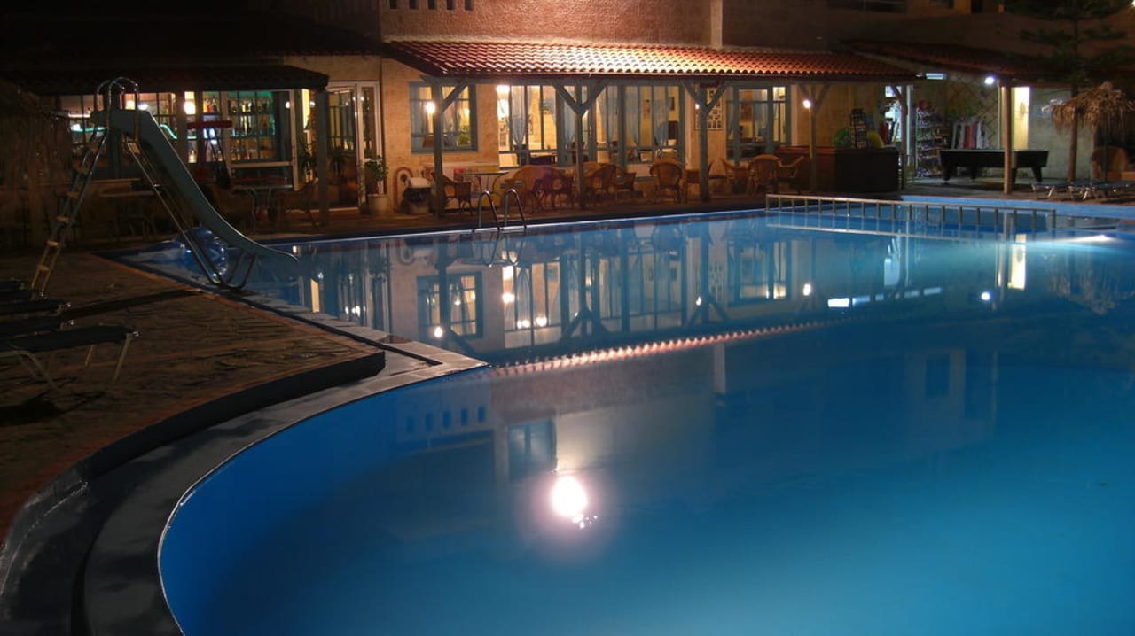 Abends am Pool Elounda Residence Resort & Waterpark