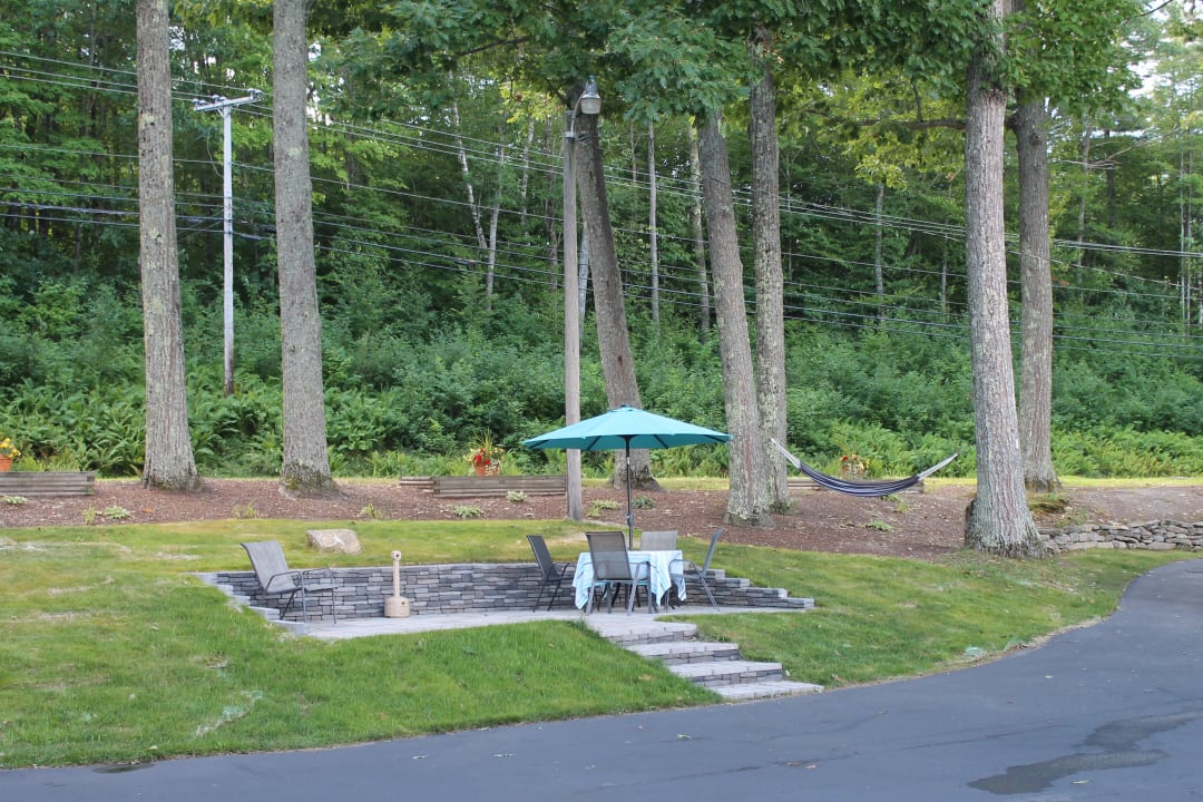 Gartenanlage Hotel The Lake Inn at Mt. Sunapee