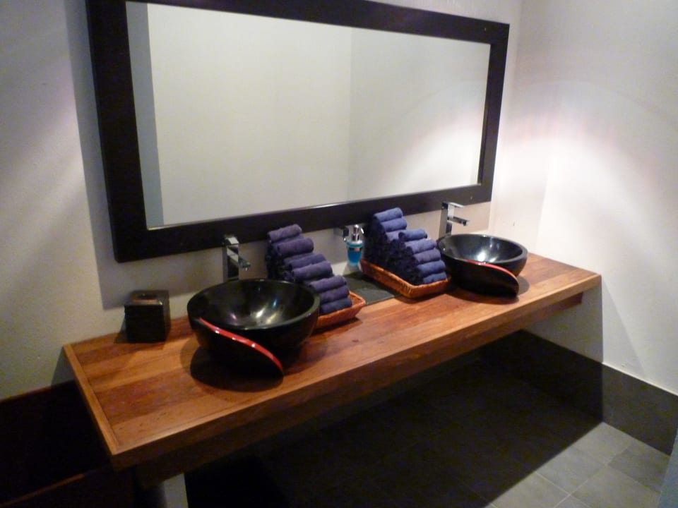 Waschtisch der Bonthi Bar Vilamendhoo Island Resort & Spa