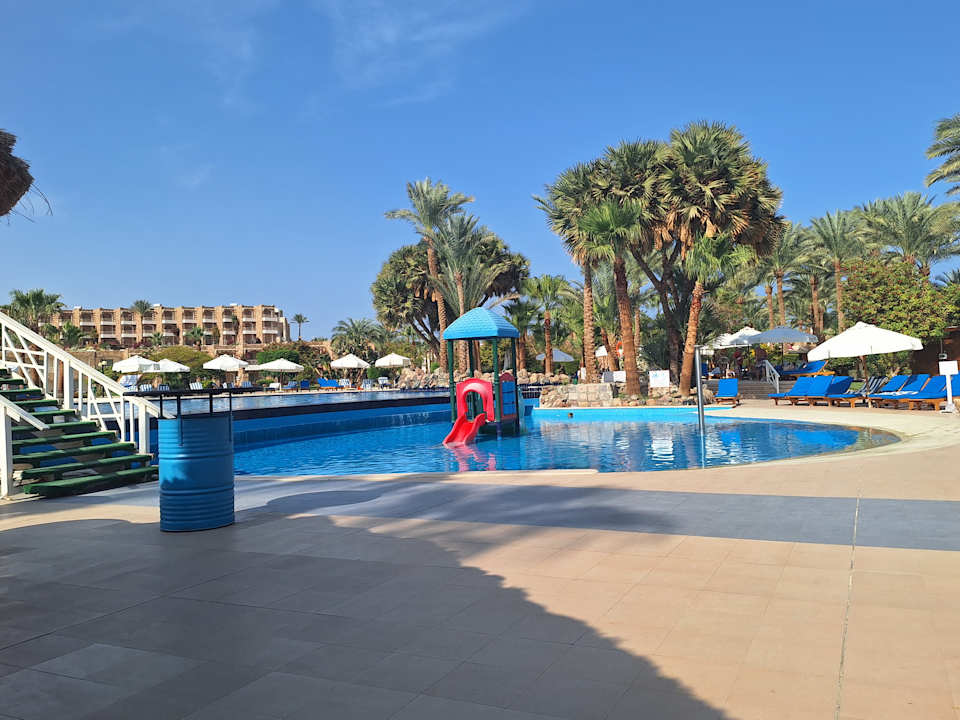 Pool Brayka Bay Resort