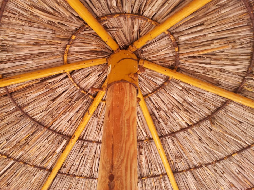 Wackelig, rostig und sehr tief - Gefahr! Akrathos Beach Hotel