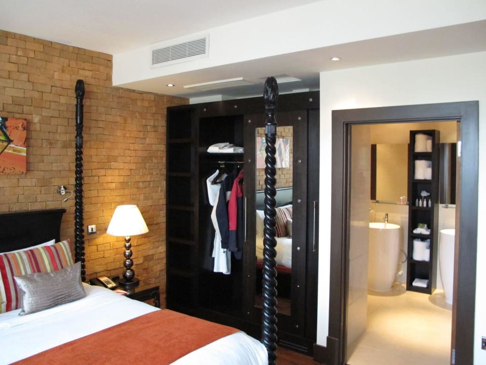 Blick auf den Kleiderschrank Hotel Indigo London Tower Hill