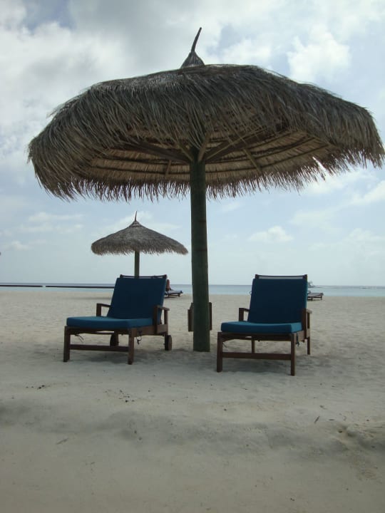 Am Strand hat man so viel Platz Veligandu Maldives Resort Island