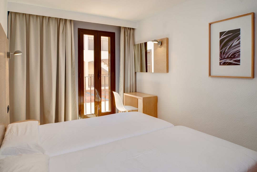 Zimmer Protur Floriana Resort Aparthotel