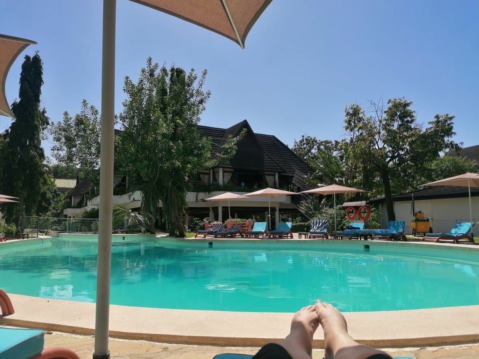 Pool Travellers Beach Hotel & Club