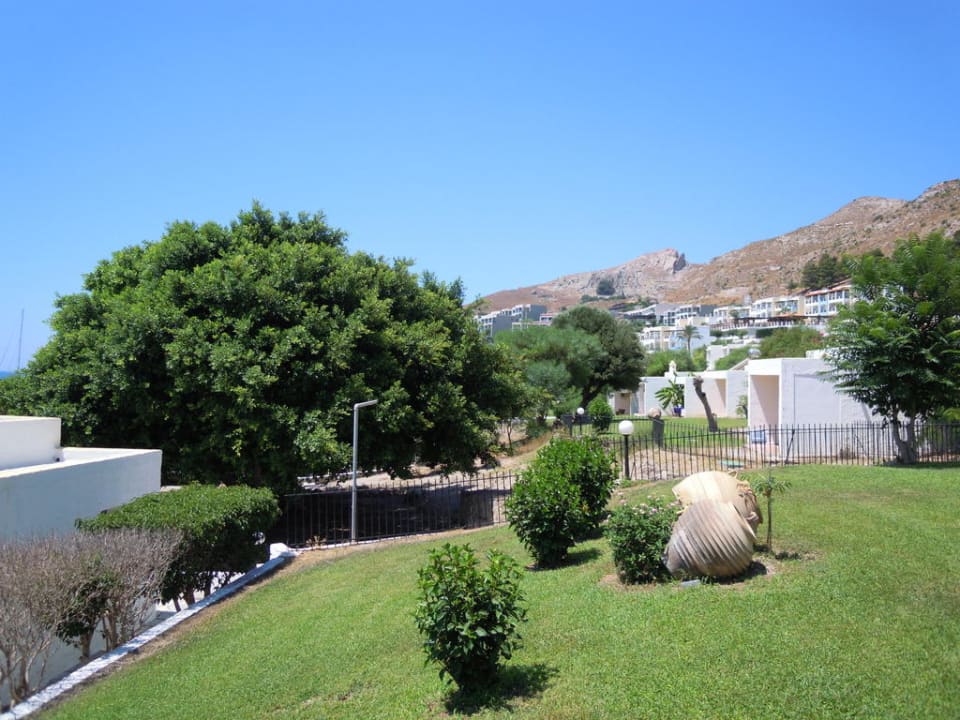 Immer grün und gepflegt Dimitra Beach Hotel & Suites