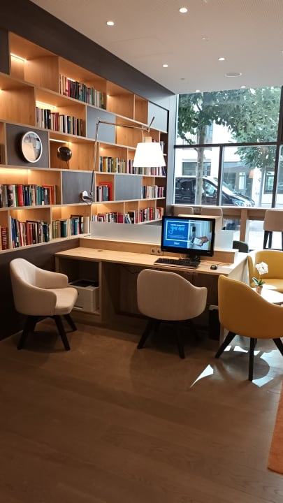 Lobby Hampton by Hilton Berlin City East Side Gallery