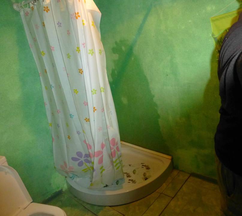 Gemeinschaftsbadezimmer Marinas Guest House