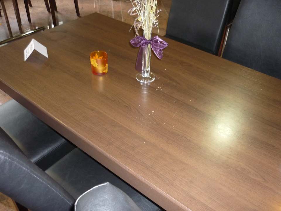 Nicht gesäuberter Tisch Hotel am SoleGarten