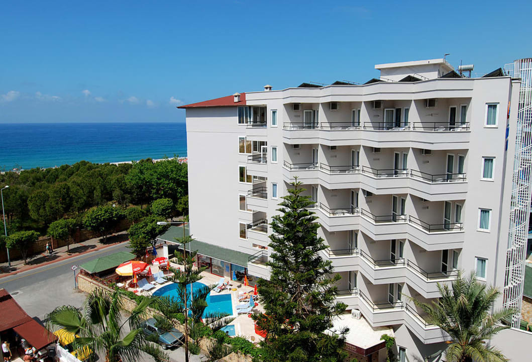 Hotel und Poolansicht Hatipoglu Beach Hotel