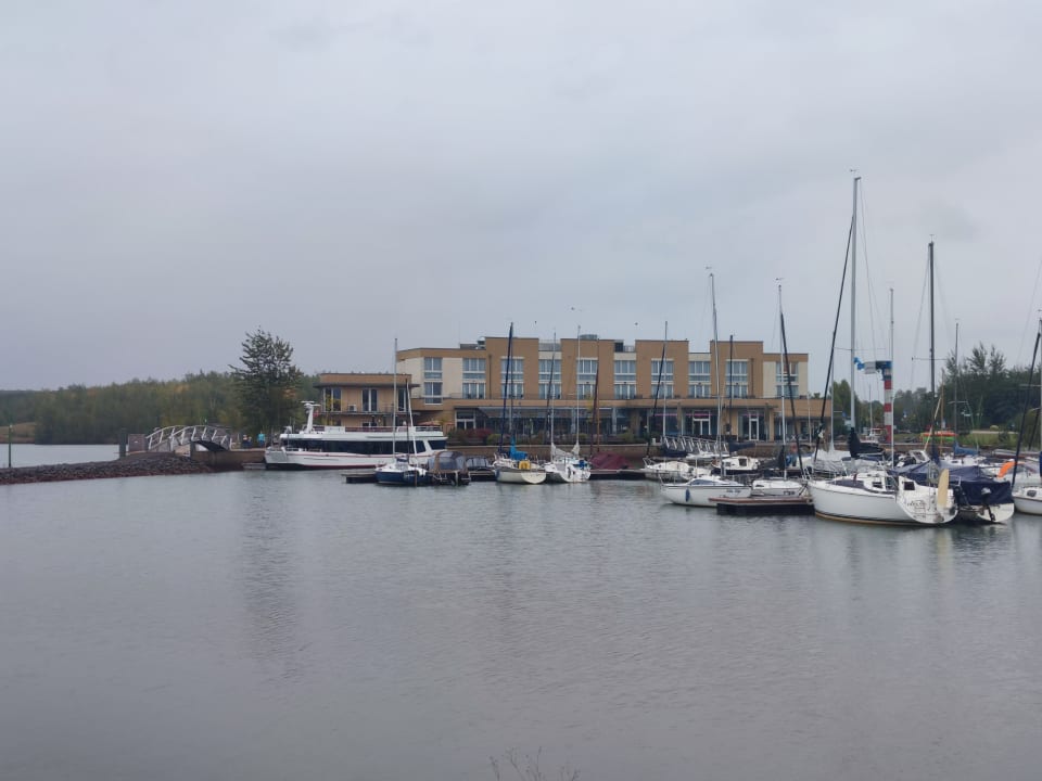 Außenansicht LAGOVIDA Ferienresort am Störmthaler See