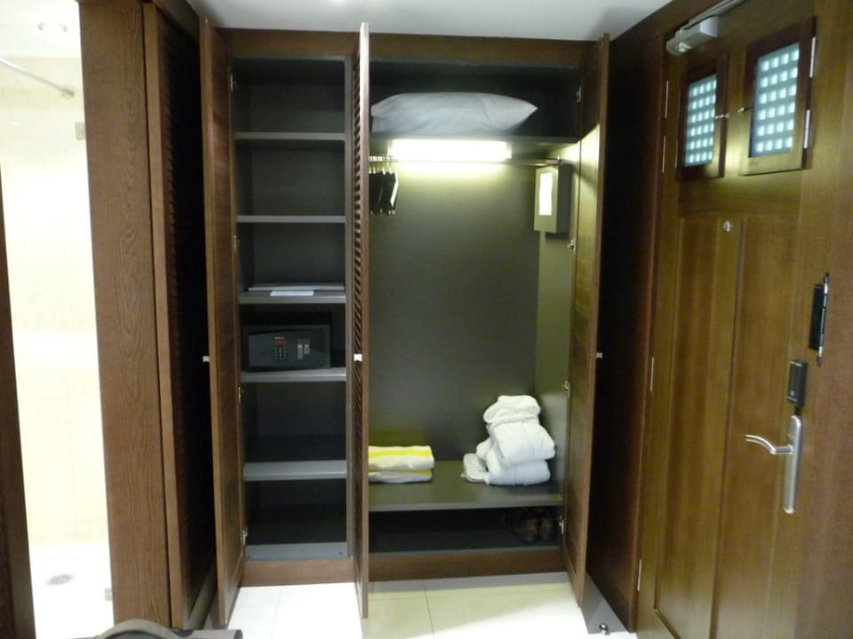 Kasten mit Safe und automatischer Beleuchtung Atlantica Belvedere Resort