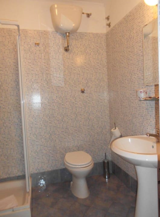 Bagno con doccia Hotel Rona Resort