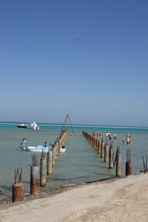 Когда-то, видимо, здесь был причал Riviera Aqua Park Resort