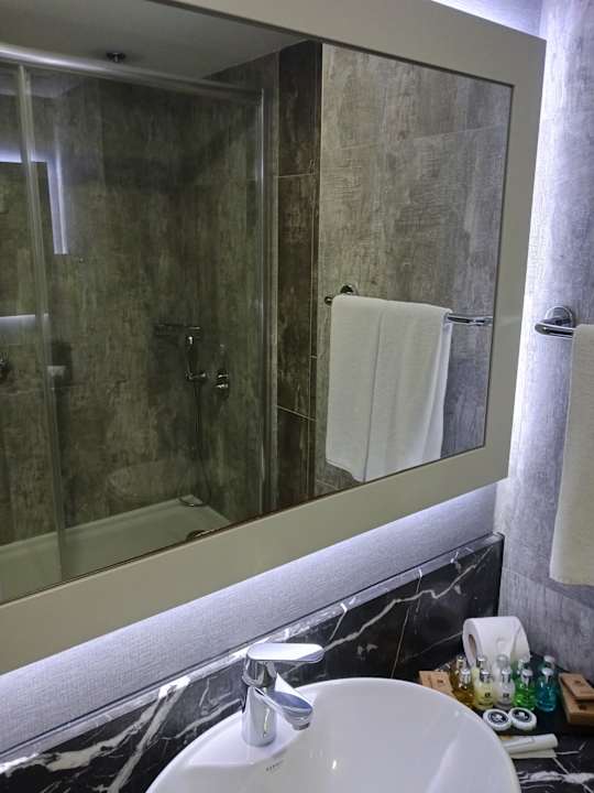Zimmer Saturn Palace Resort Hotel