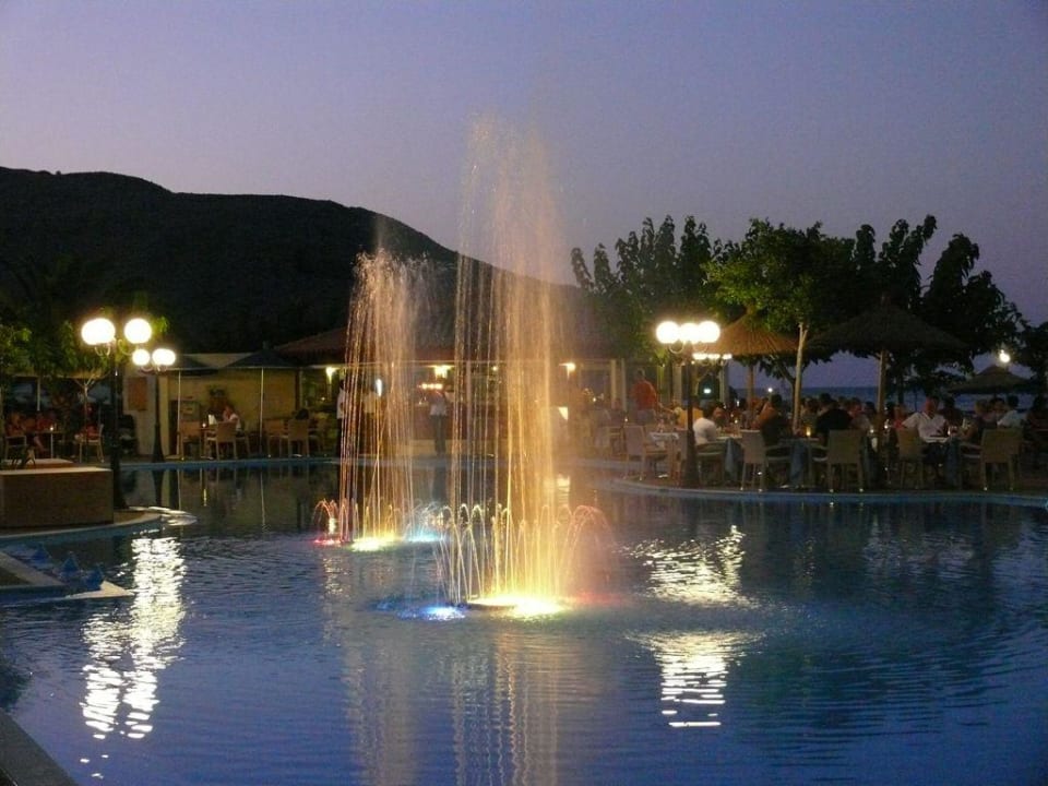 Edem Park am Abend Hotel Corissia Princess