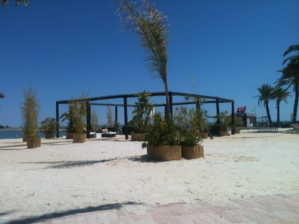 Strand blick Holiday Inn Resort Nice - Saint Laurent Du Var