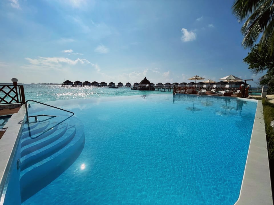 Pool Thulhagiri Island Resort
