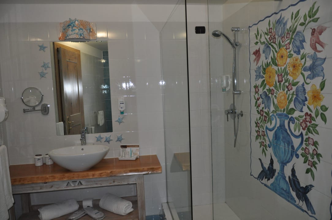 Badezimmer Familienzimmer Hotel Resort & Spa Baia Caddinas