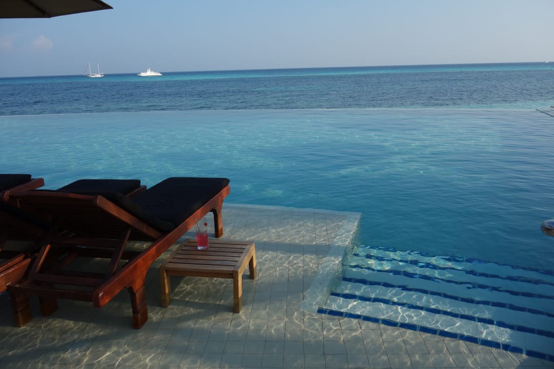 Pool Kuredu Island Resort & Spa