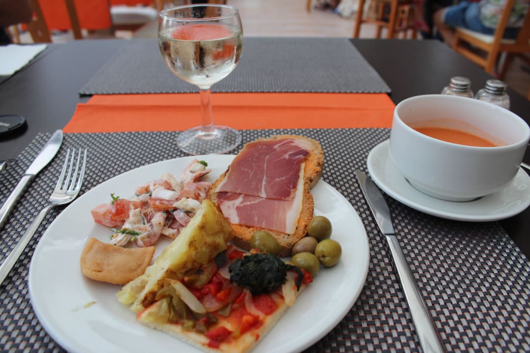 Katalanischer Abend Gavimar Ariel Chico Club & Resort