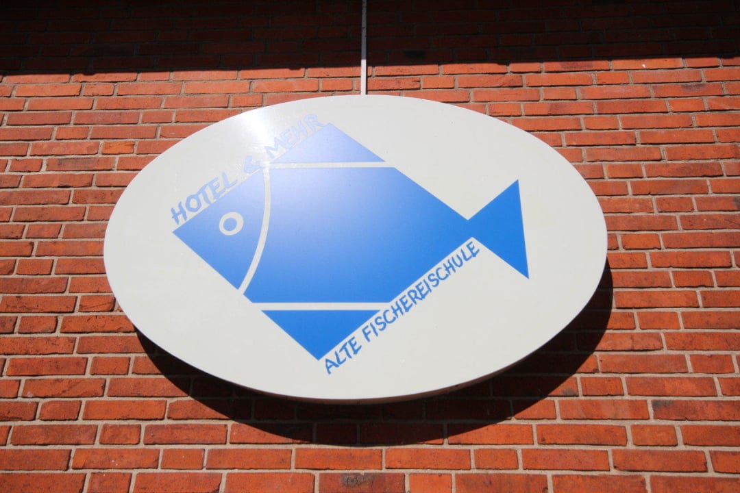 Werbung an der Außenwand Hotel Alte Fischereischule