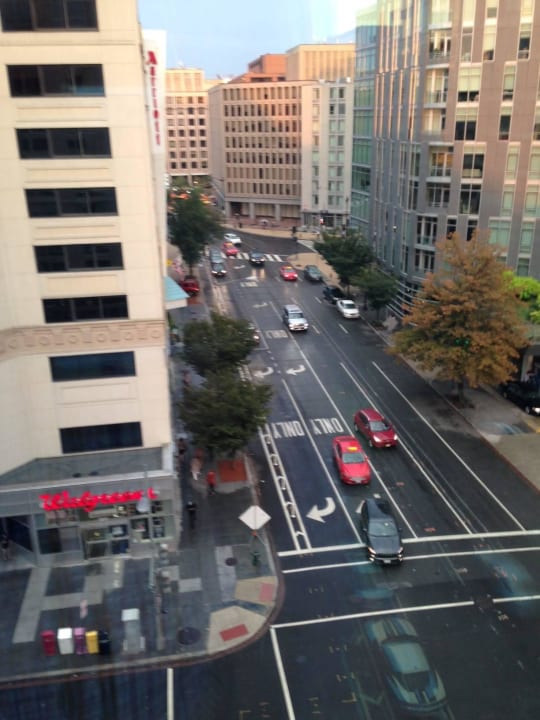 Ausblich auf die M-Straße nach links Hilton Hotel Garden Inn Washington DC/Georgetown Area
