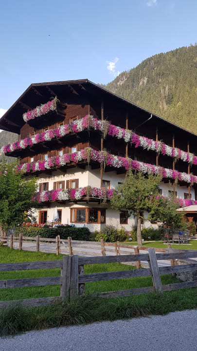 Außenansicht Hotel & Pension Strolz