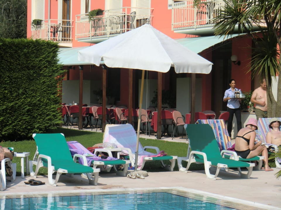 Pool und Frühstücksterrasse Diana