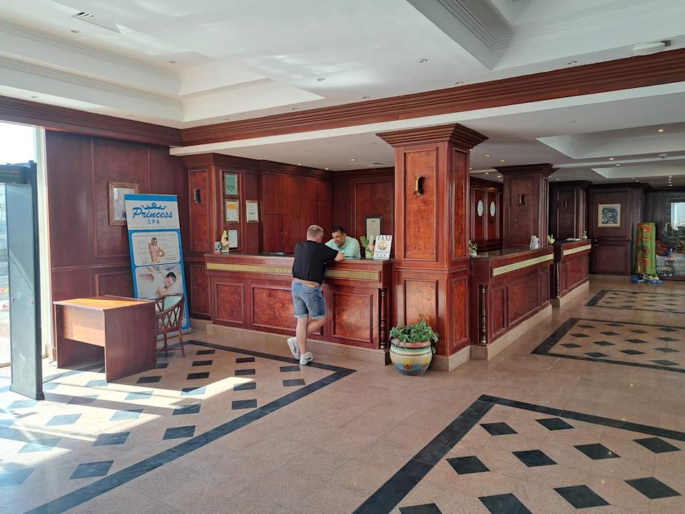 Lobby Menaville Safaga