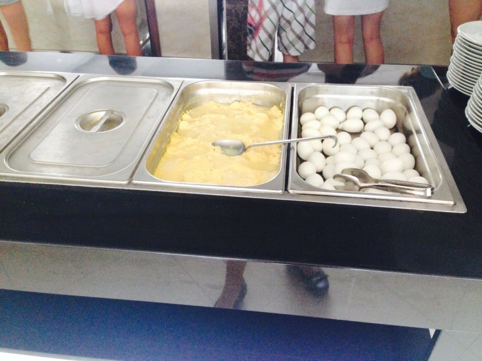 Sniadanie - jaja i "jajecznica" Grand Atilla Hotel