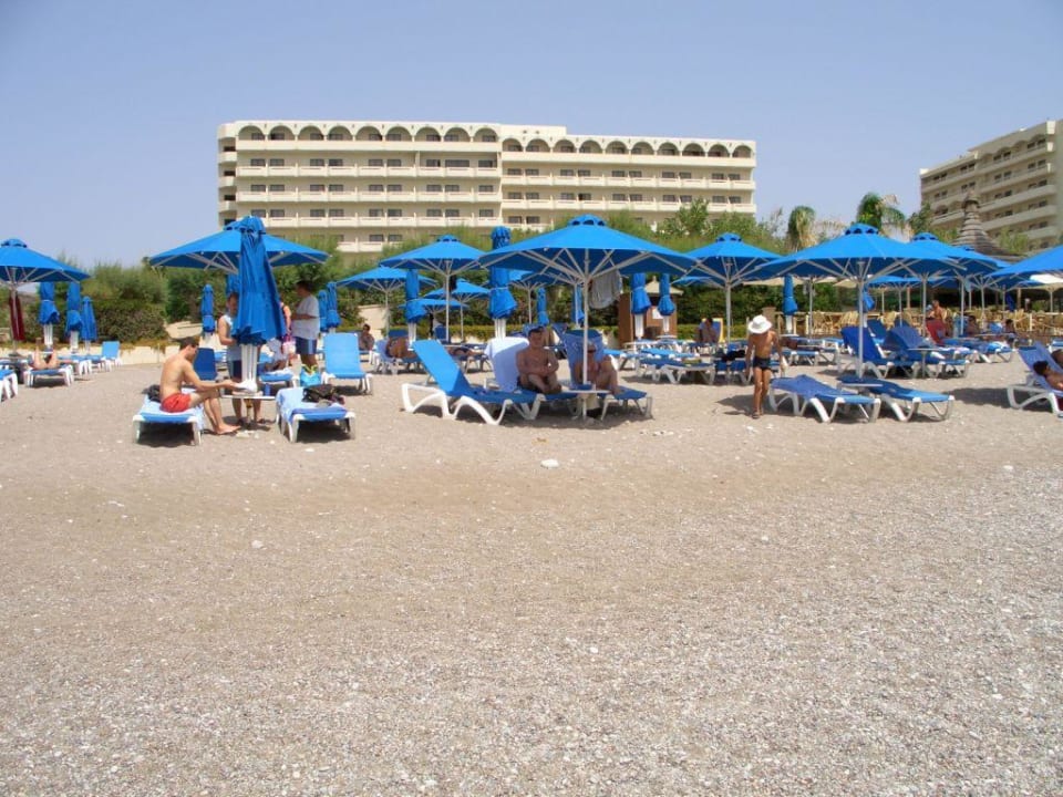 Blick vom Strand zum Esperos Palace Esperos Palace Resort & Spa