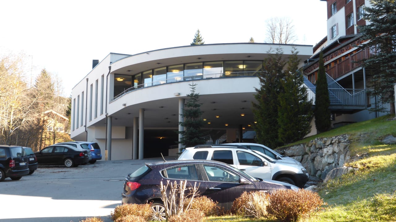 Auffahrt zur Rezeption Sporthotel Wagrain