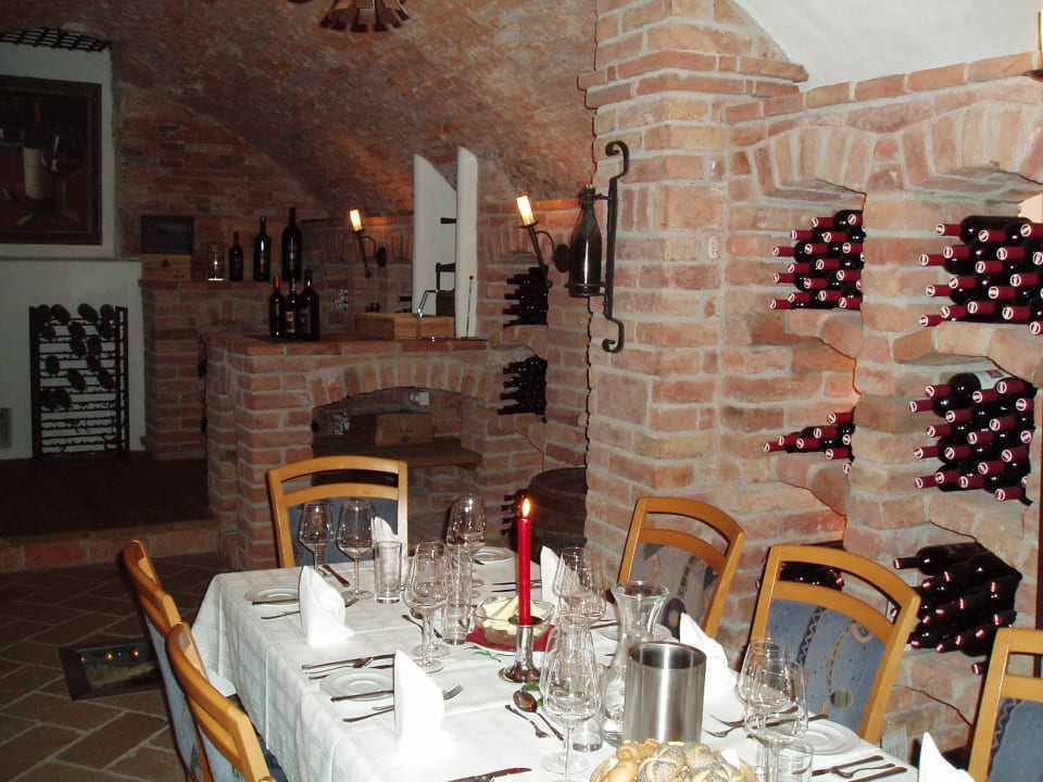 Weindegustation im historischen Gewölbekeller 1A Landhotel Schicklberg