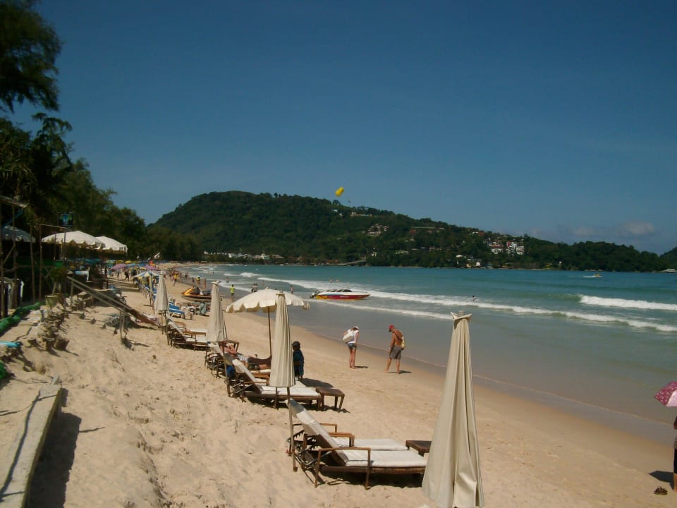 Strand neben dem Hotel Hotel Patong Bay Garden