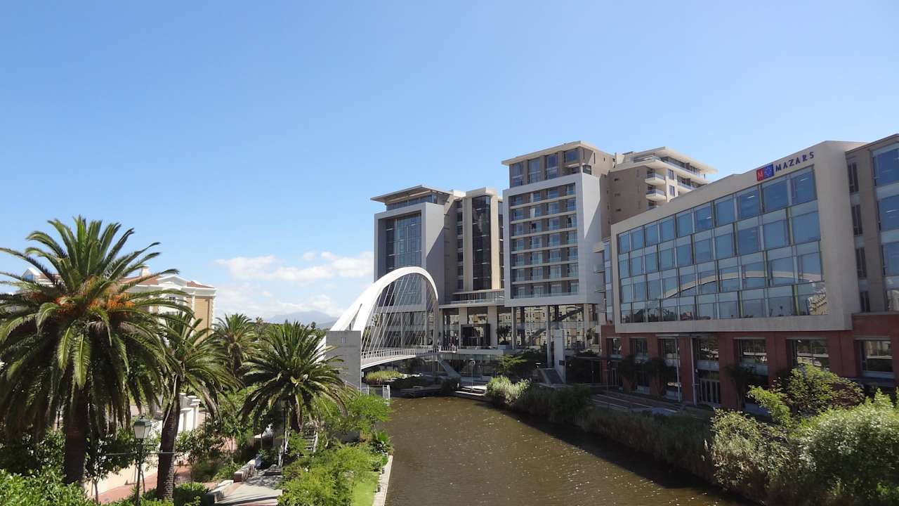 Hinterseite vom Hotel Apartments Island Letting Crystal Towers Residences