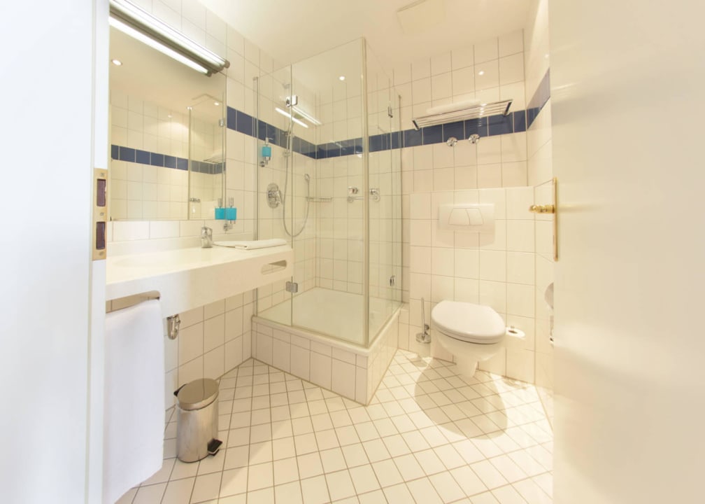 Bad  DZ + EZ Hotel Kontorhaus Stralsund