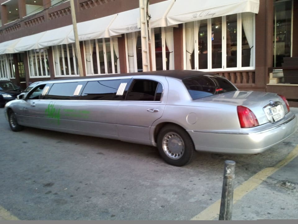 Limusine 1 Hotel Q Royal