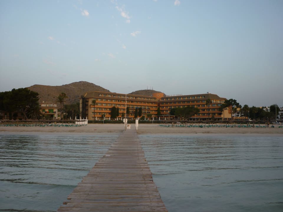 Hotel am Morgen vom Steg aus gesehen Aparthotel Paraiso De Alcudia