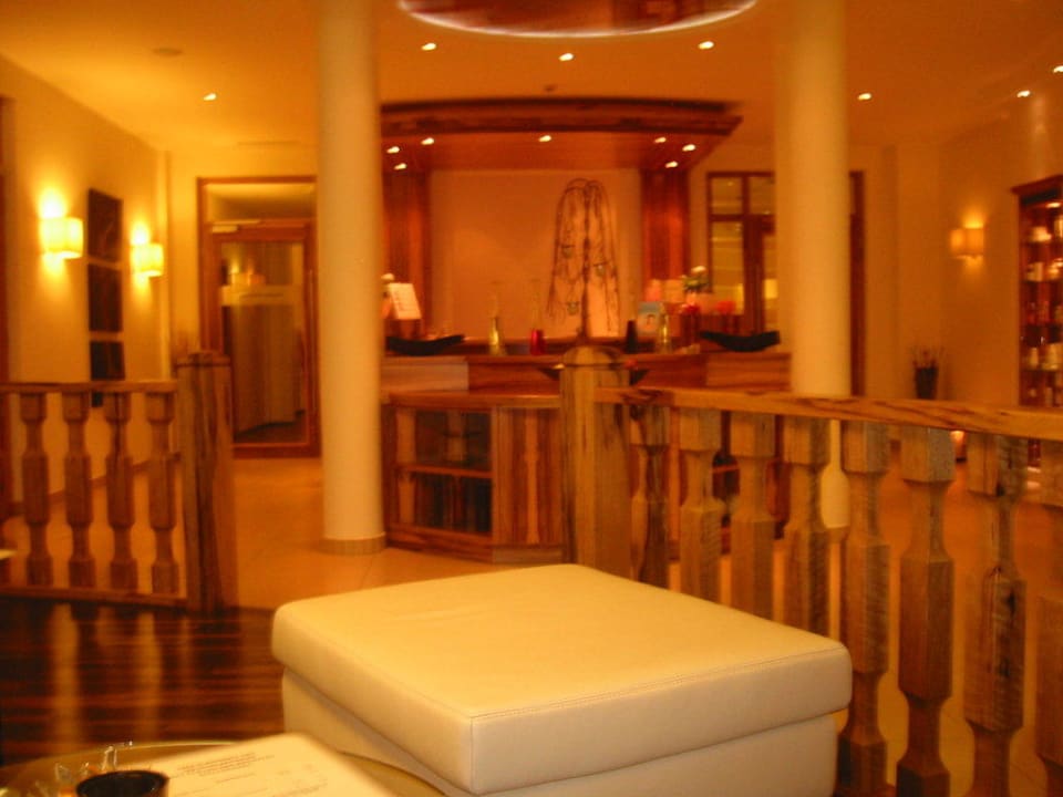 Tee-Lounge im Eingangsbereich vom Wellnessbereich Lürzerhof - luxury.nature.spa