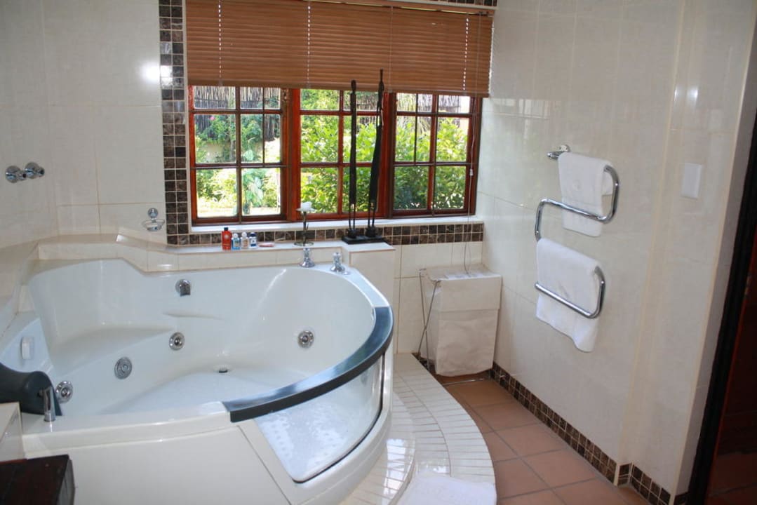 Jacuzzi in spa suite Guesthouse Ma'khaya / Makhaya